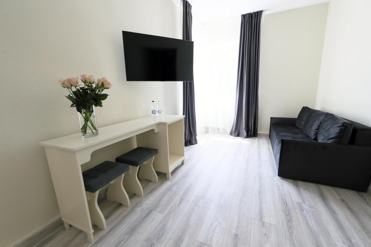 Hotel Golden Lemon Готель Золотий Лимон Lviv Bagian luar foto